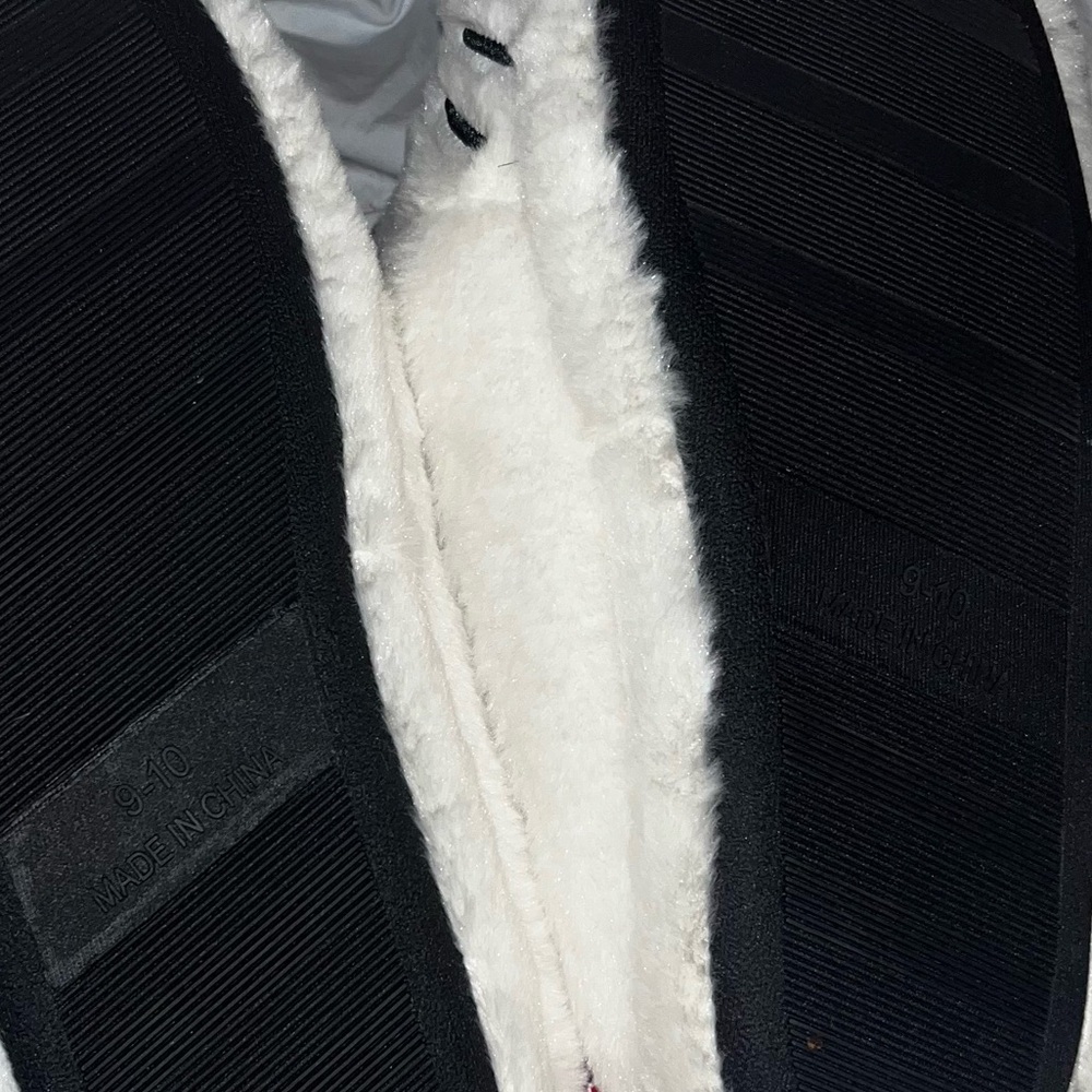Hello kitty slippers - Picture 2 of 2